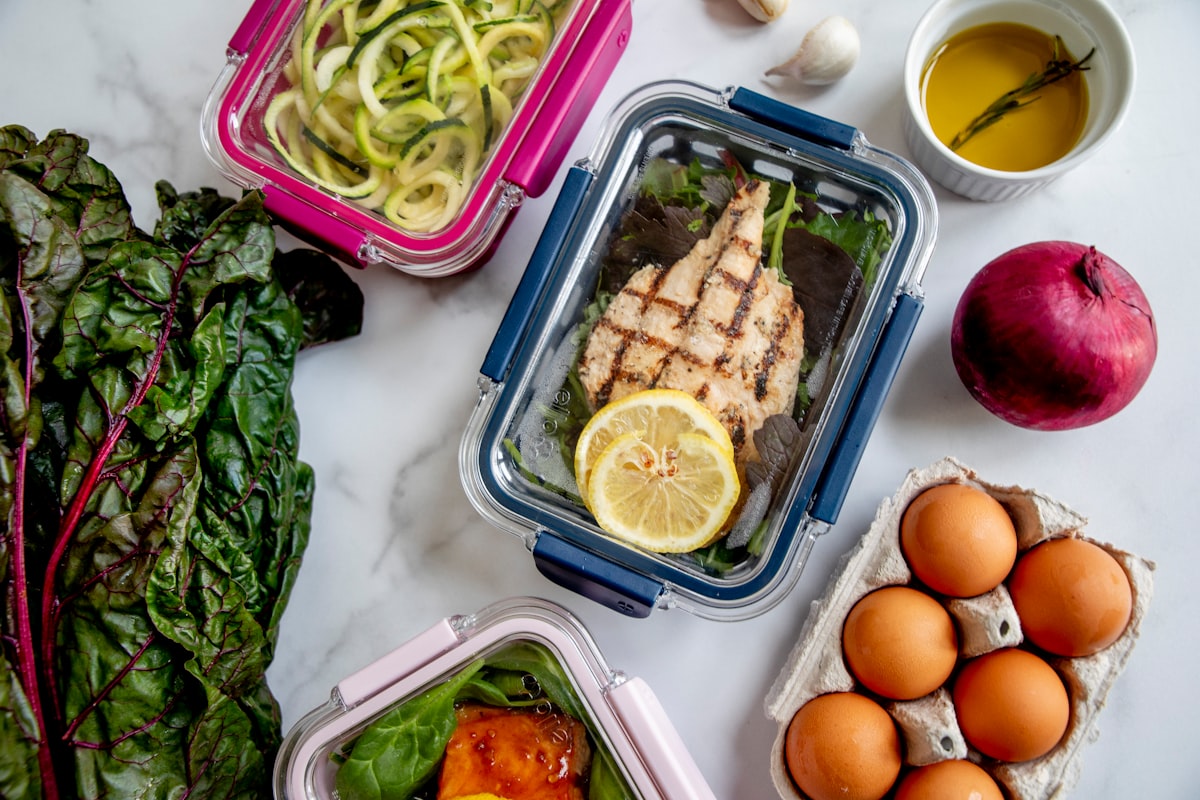 Athlète démontrant les principes de nutrition optimale pour les hommes